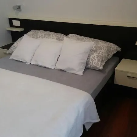 Apartment Esensja Ii