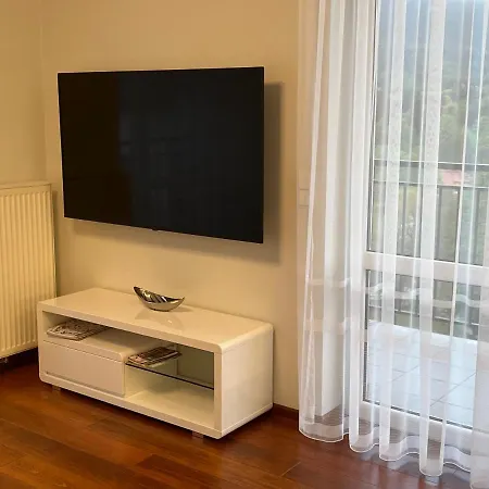 Apartment Esensja Ii *